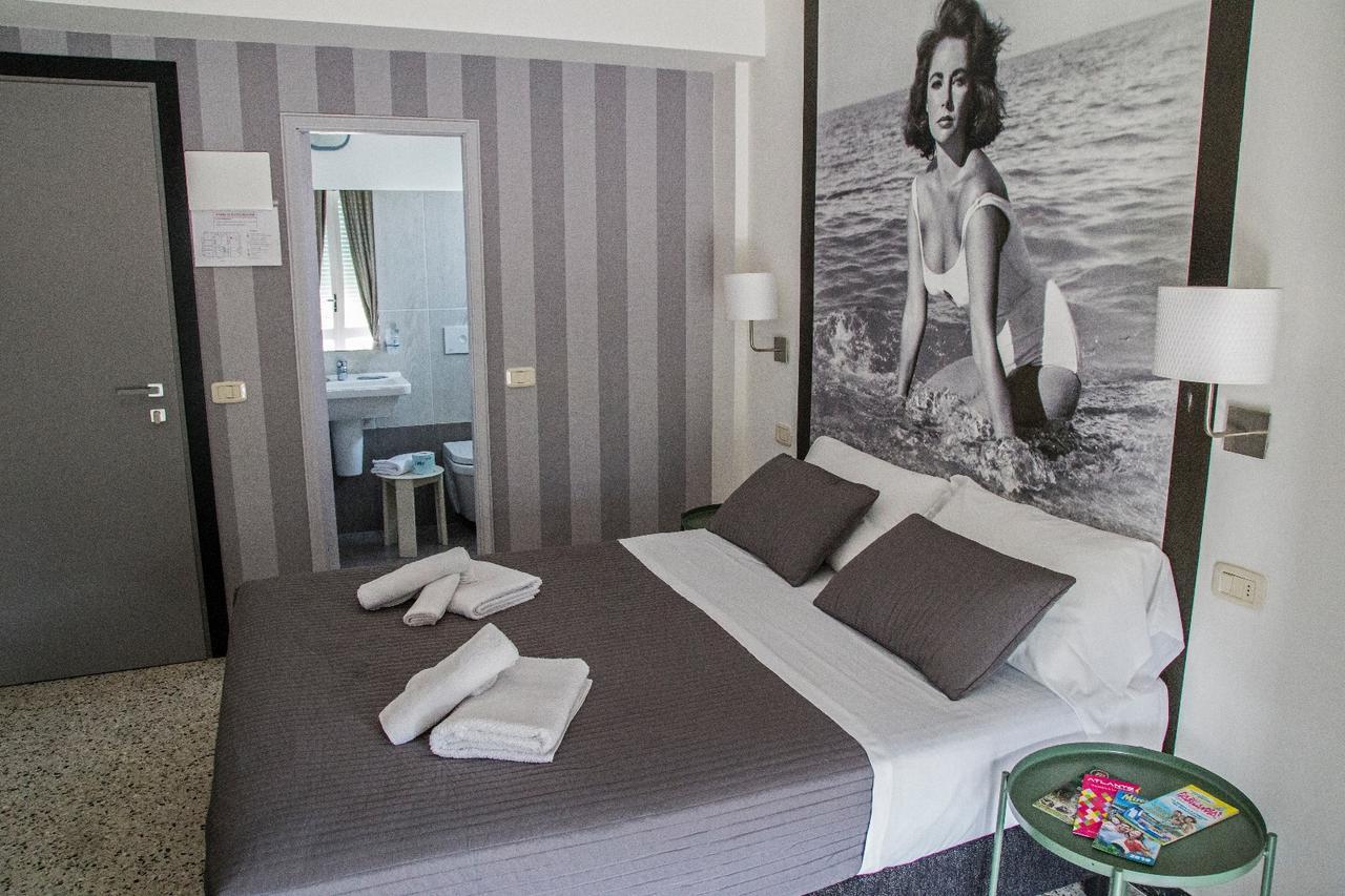 Hotel Hollywood Riccione Eksteriør bilde