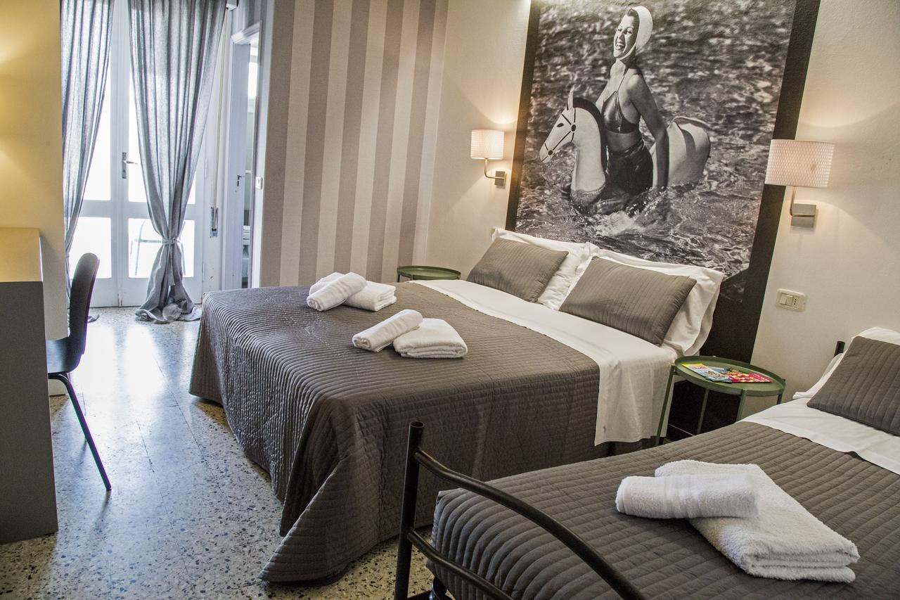 Hotel Hollywood Riccione Eksteriør bilde