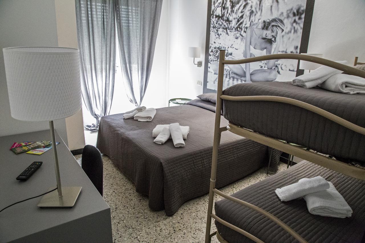 Hotel Hollywood Riccione Eksteriør bilde