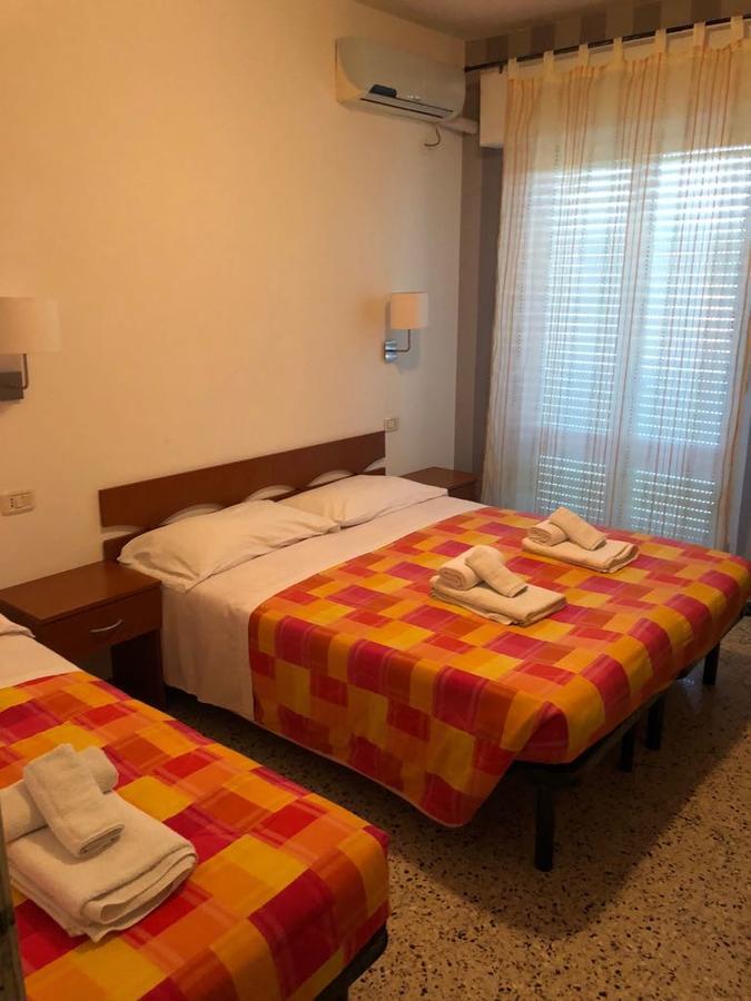 Hotel Hollywood Riccione Eksteriør bilde